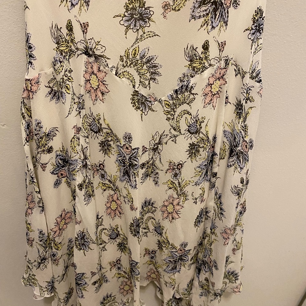 Stunning MaxandCleo Flowing beige dress size small. Flowing very stylish - Picture 9 of 13